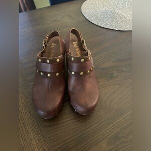Korks Brown Studded women clogs